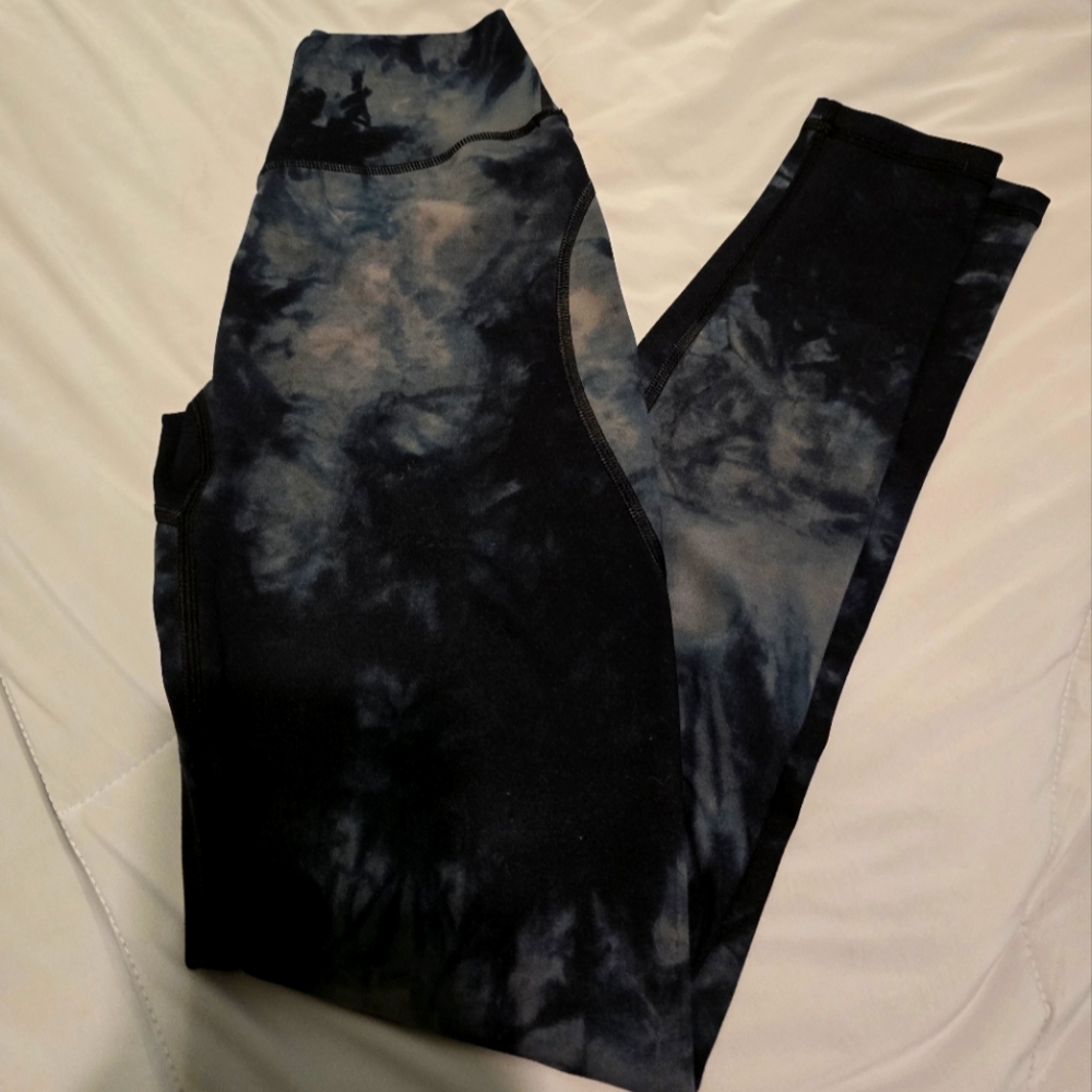 Alphalete Black and Gray Tie-Dye Leggings